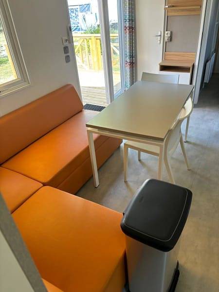 Caravane pour 6 personnes, avec balcon/terrasse et terrasse à Coëx - 3