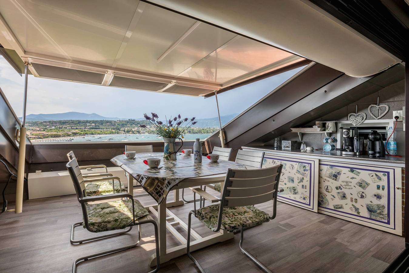Ganze Wohnung, Ferienwohnung 'Residence Gigi Complex' mit Seeblick, Terrasse und Wlan in Manerba del Garda, Gardasee-Berge