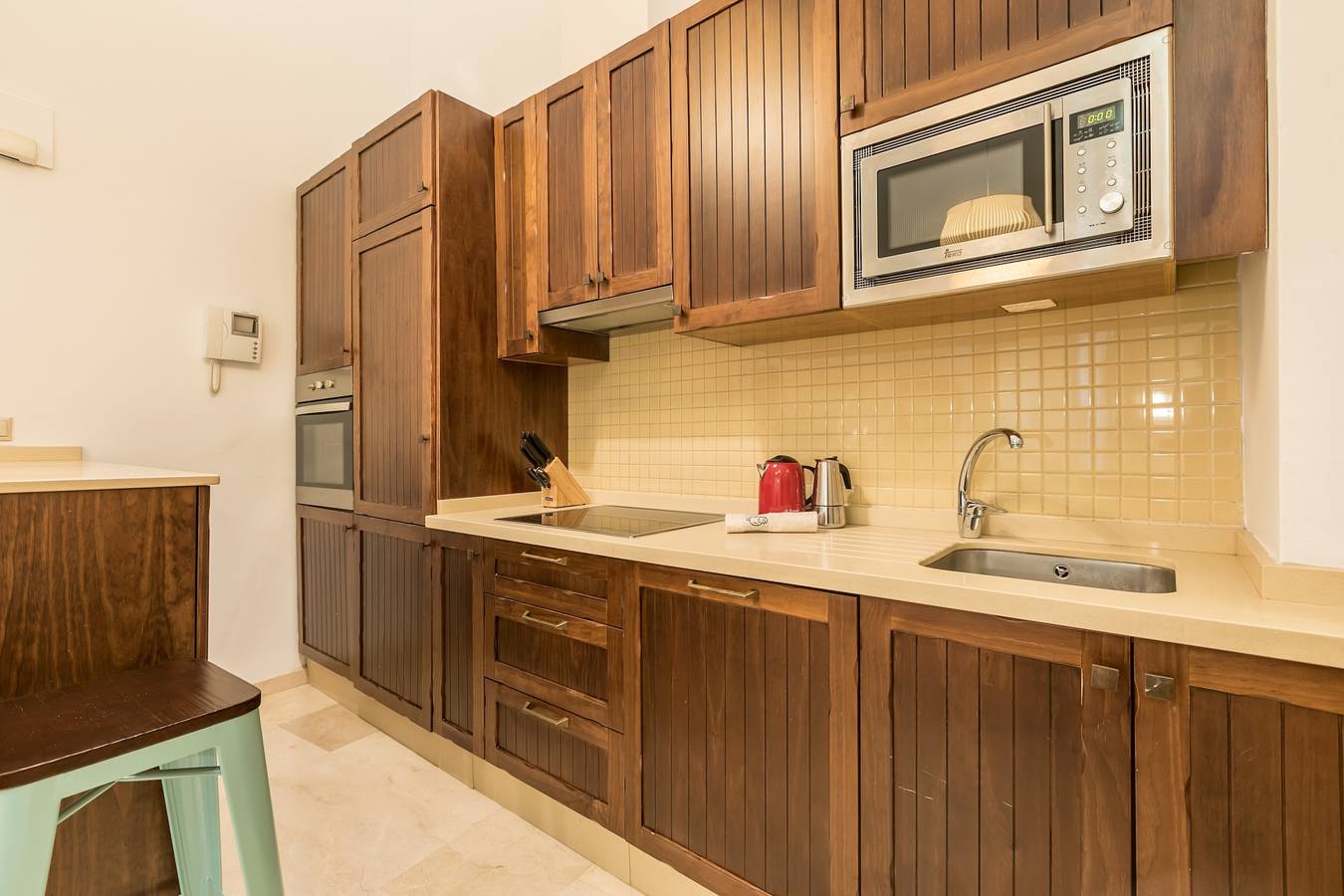 Ganze Wohnung, Ferienwohnung 'Dumonde' mit Wi-Fi und Klimaanlage in Casco Antiguo, Sevilla