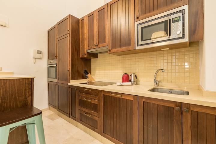Entire apartment, Apartment 'Dumonde' with Wi-Fi and Air Conditioning in Casco Antiguo, Sevilla