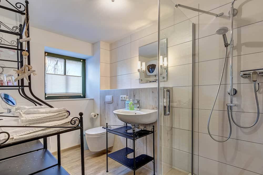 Ganze Wohnung, Urlaub unterm Reetdach am Achterwasser vis a vis der Insel Usedom in Lassan, Stettiner Haff