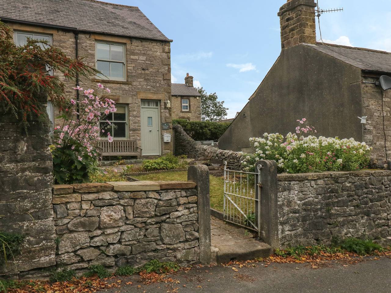 4 Cherry Tree Cottages in Bradwell (Derbyshire Dales), Derbyshire