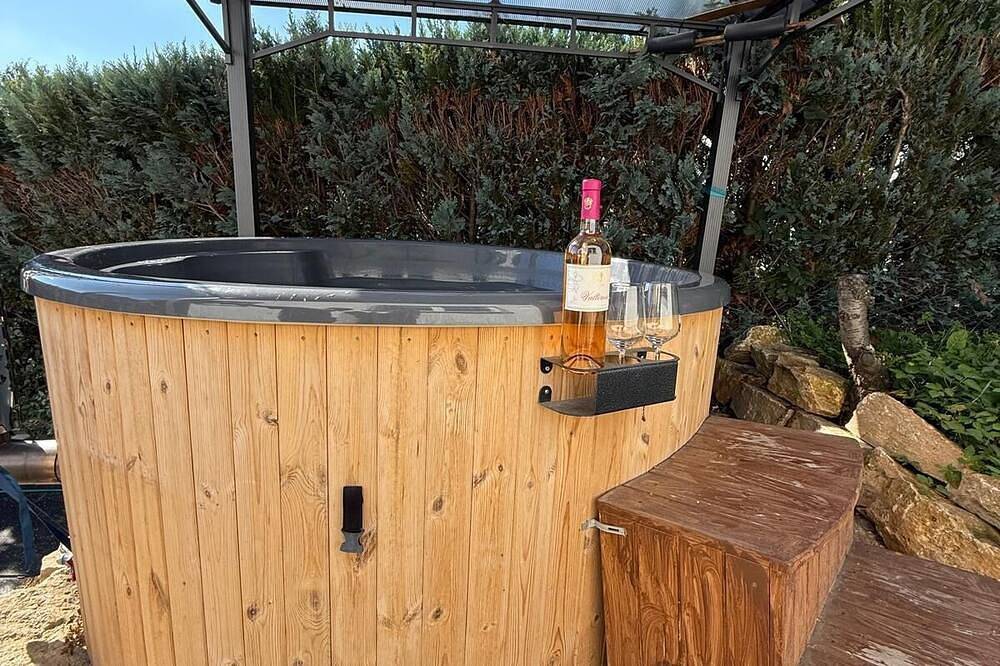 Ganze Wohnung, Ruhige Randlage im sonnigen Villenviertel mit Hottub, zum wohlfühlen in Rudolstadt, Saaleland