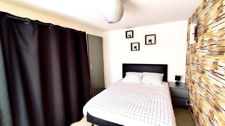 Gîte pour 6 personnes, avec terrasse et jardin à Cranves-Sales - 4