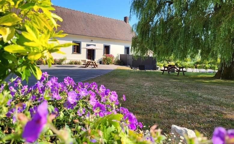 Location de vacances pour 10 personnes, avec Jacuzzi et Terrasse ainsi que Jardin et Vue à Menneville