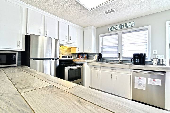 Vacation house for 22 people, with yard and balcony in South Carolina