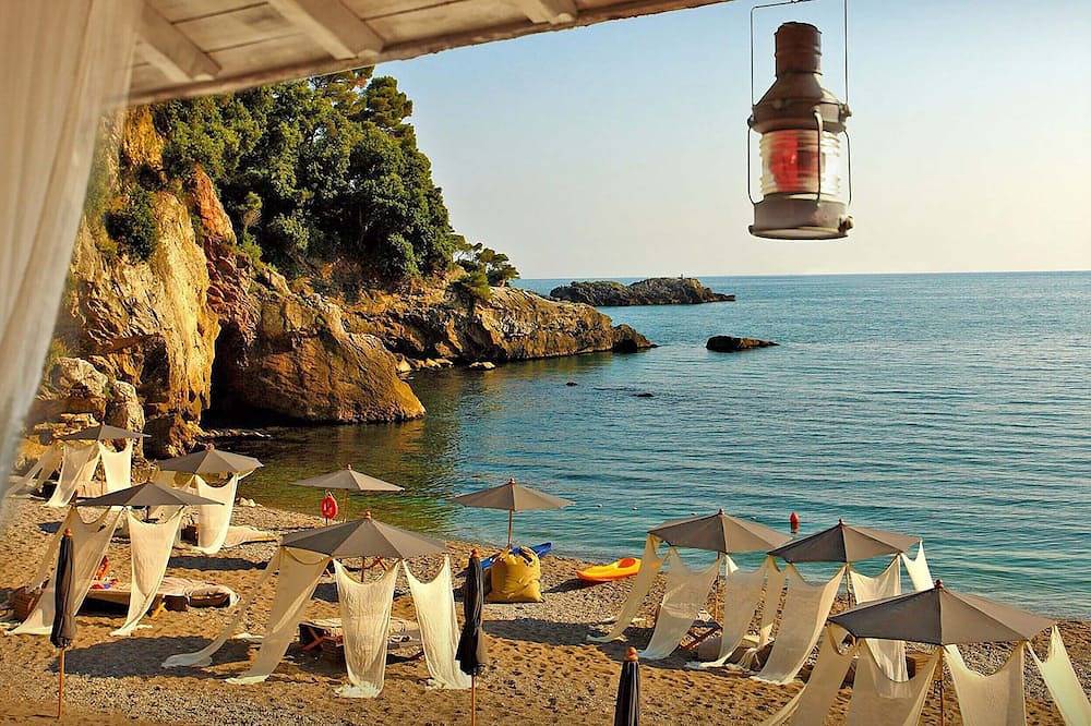 Villa Viviana 10P Luxury by Villasretreats, w/Pool, A/C, Wifi, Bbq near 5 Terre in Licciana Nardi, Nationalpark Toskanisch-Emilianischer Apennin