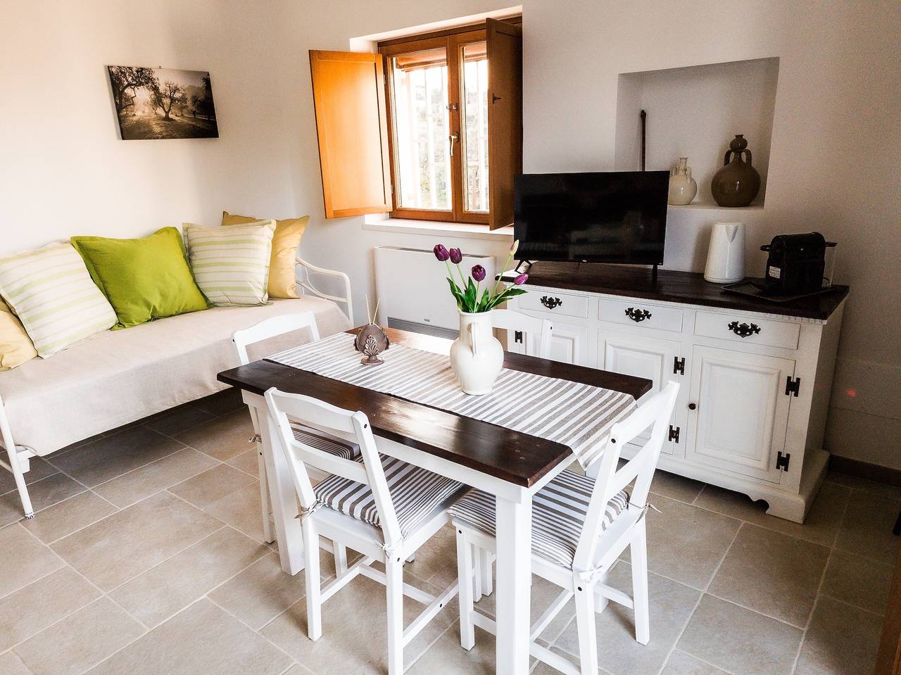 Appartement entier, Suite « Masseria Latorre - Suite il Vecchio Pozzo » avec jardin, Wi-Fi et climatisation in Locorotondo, Province de Bari