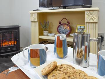 Log Cabin for 2 People in Melton, Leicestershire, Photo 3