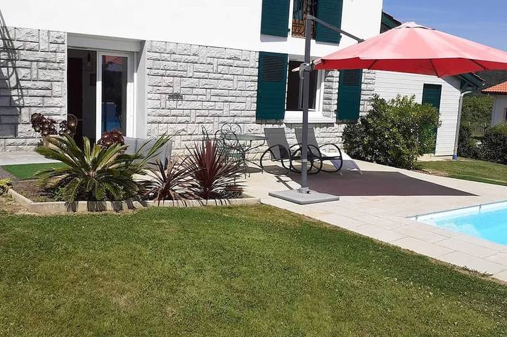 Gîte pour 4 personnes, avec Terrasse à Saint-Palais