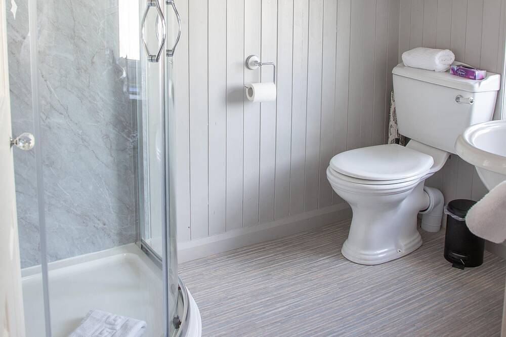 Suite-Deluxe-Ensuite-with Four Poster in Torquay, Torbay