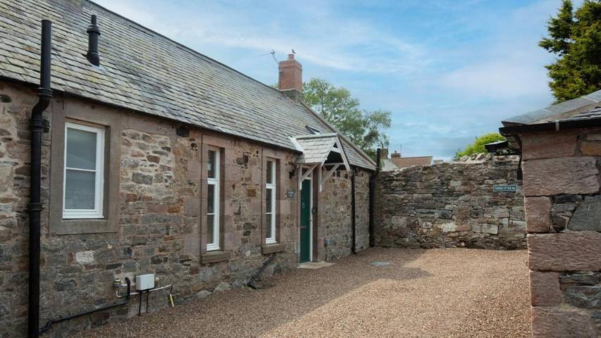 Holiday rental for 4 people, with garden, with pets in Holy Island