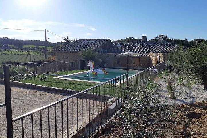 Location de vacances pour 5 personnes, avec balcon ainsi que jacuzzi et jardin à Saint-Marcel-de-Careiret