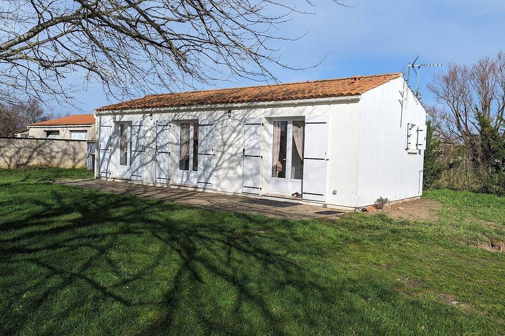 Maison classée 3* au calme à 50m de l'océan, ménage inclus et lit prêt in Yves, Région de La Rochelle
