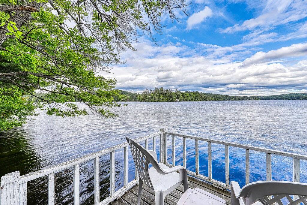 Neue Auflistung! Cottage am See mit abgeschirmtem Pavillon, Dock, 2 Hektar Fläche in Adirondack Mountains
