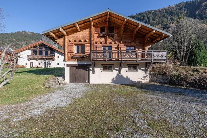 Chambre d’hôte pour 2 personnes, avec balcon ainsi que vue et jardin