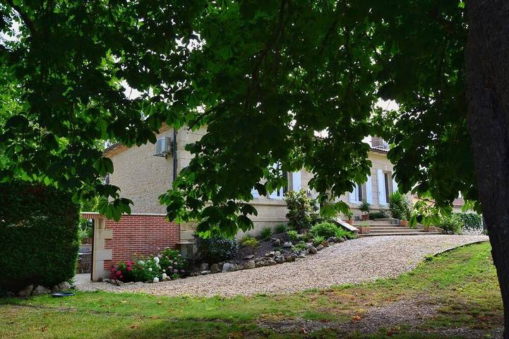 Ferienwohnung für 2 Personen, mit Terrasse und Garten in Gaillan-en-Médoc