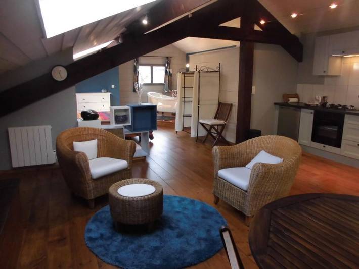 Gîte pour 2 personnes, avec terrasse ainsi que jardin et vue à Treschenu-Creyers - 2