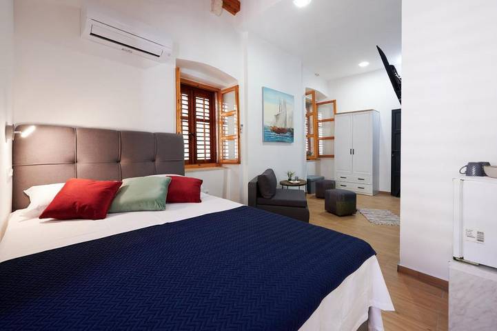 Chambre d’hôte pour 2 personnes, avec terrasse et vue, animaux acceptés - 1
