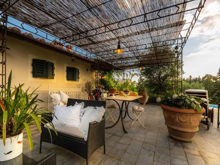 Agriturismo per 2 persone, con giardino e terrazza nonché piscina, adatto a famiglie con bambini a Pescia