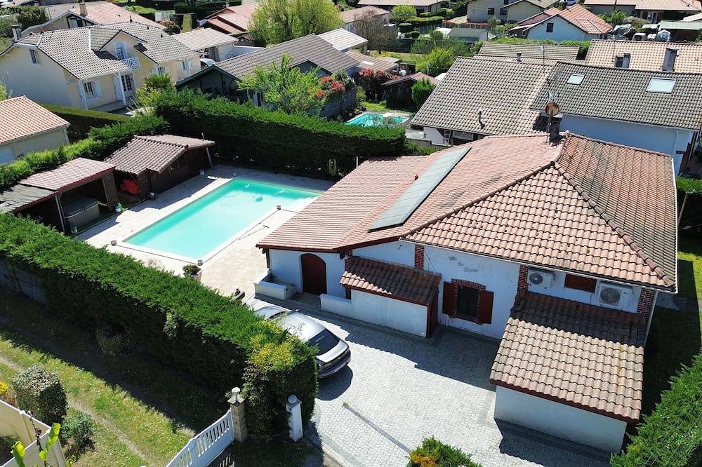 Villa avec piscine véranda ouverte 40m2 5minutes centre ville 5km de la mer in Soustons, Côte d’Argent