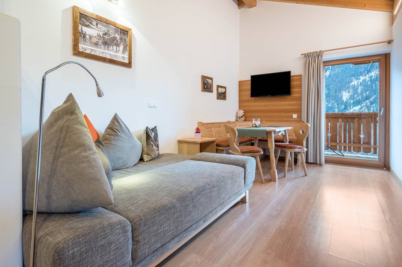 Ganze Wohnung, Ferienwohnung "Raffreiderhof Apt Zirbe" mit Bergblick, Pool und Wlan in Lüsen, Dolomiti Superski
