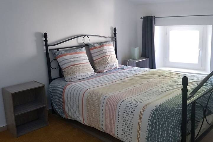 Gîte pour 6 personnes, avec terrasse à Cabasse