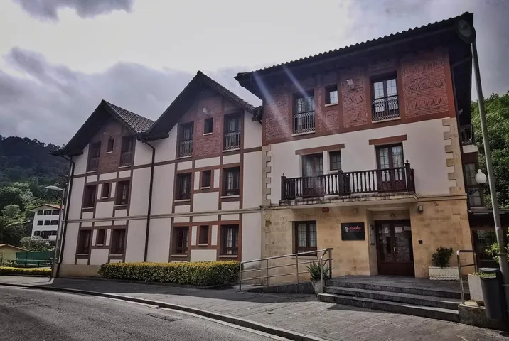 Hotel para 3 personas, con jardín y vistas - 1