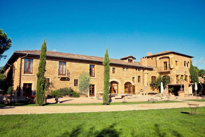 Hôtel pour 2 personnes, avec terrasse ainsi que jardin et vue à Lacenas - 2