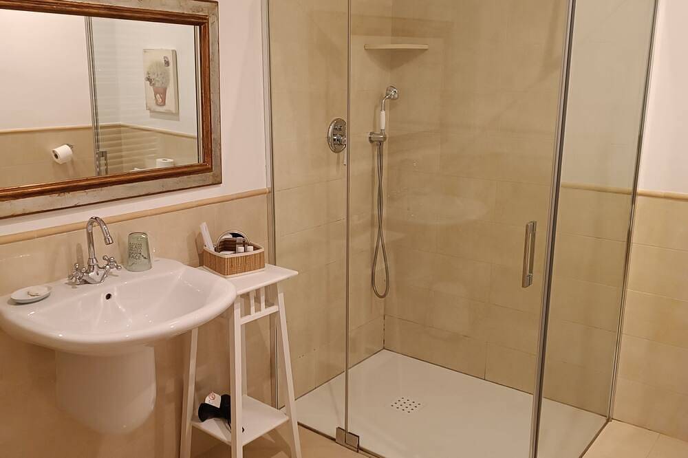Small hotel among vineyards with swimming pool and fireplace, pet friendly in Alpera, Provincia di Albacete