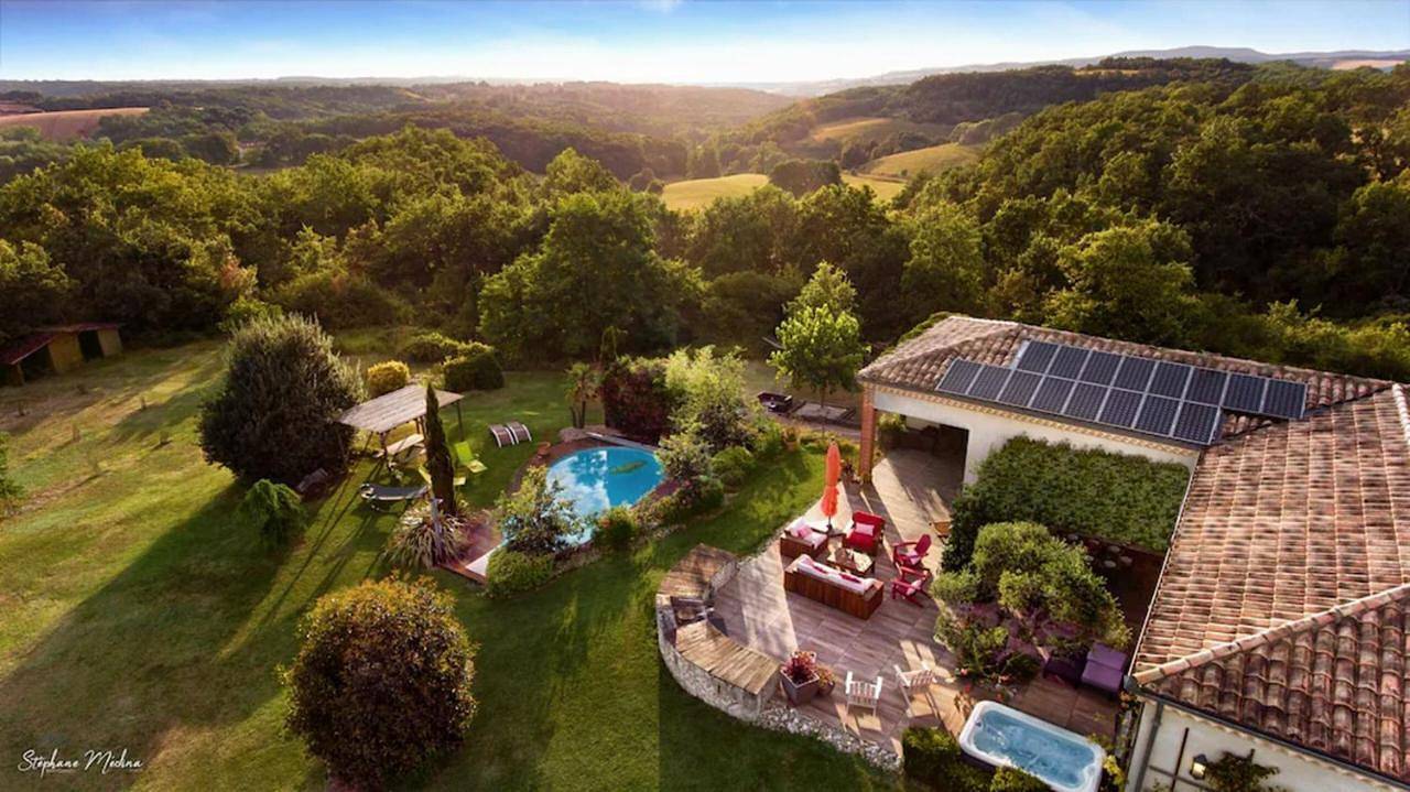 Villa Magarre Climatisée, Piscine Chauffée, Spa, dans un Cadre Naturel Envoûtant in Castelnau-de-Montmiral, Région d'Albi
