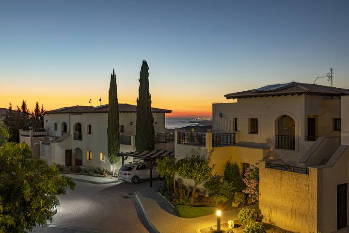 Holiday rental for 4 people, with ocean view and terrace in Aphrodite Hills