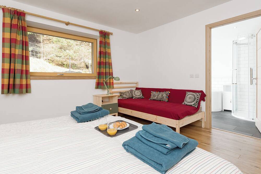 Jill Strawbale House in Anaheilt, Highlands