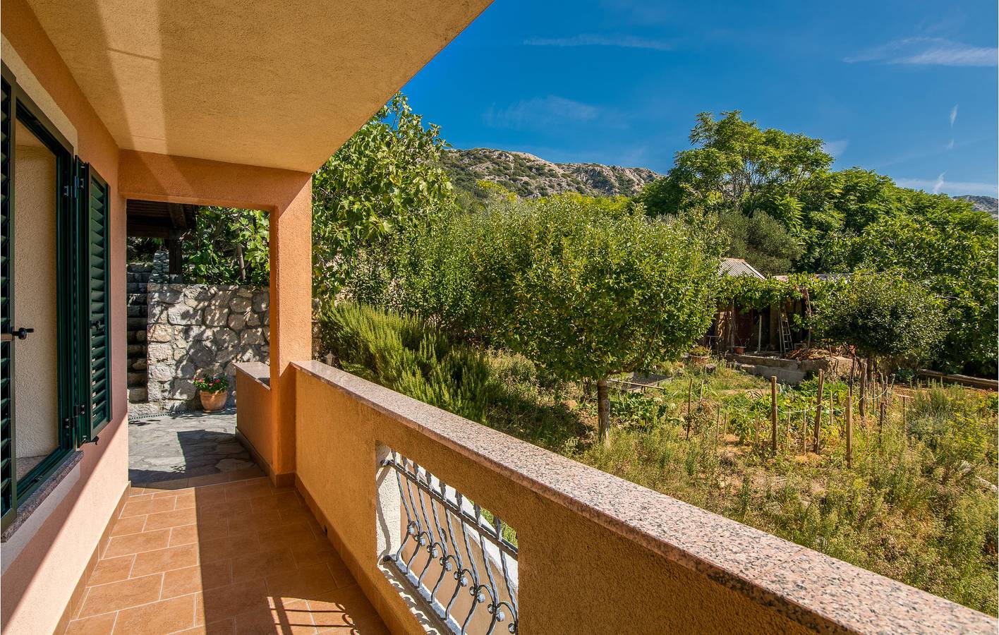 Charmante 2-Zimmer-Wohnung mit Pool, WLAN und Parkplatz in Baska, Krk