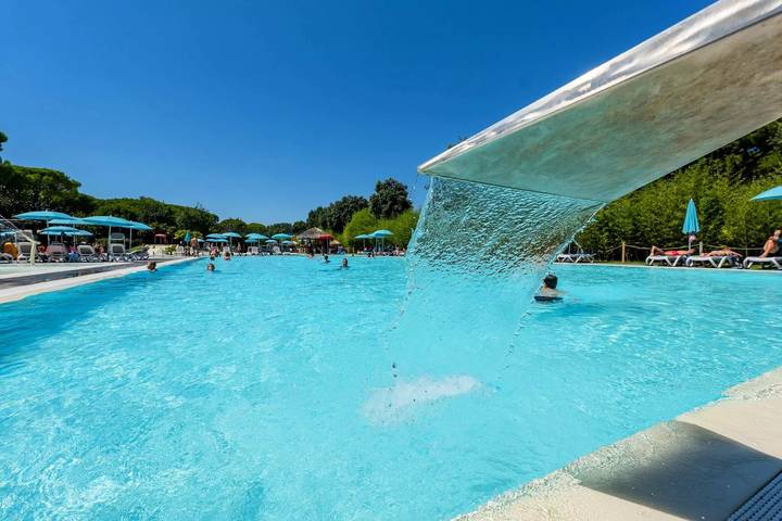 Camping voor 6 personen, met terras en zwembad in Lido di Jesolo