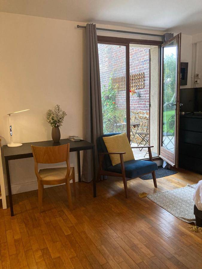 Appartement entier, One-Bedroom Apartment in Fontenay-sous-Bois, Val-de-Marne