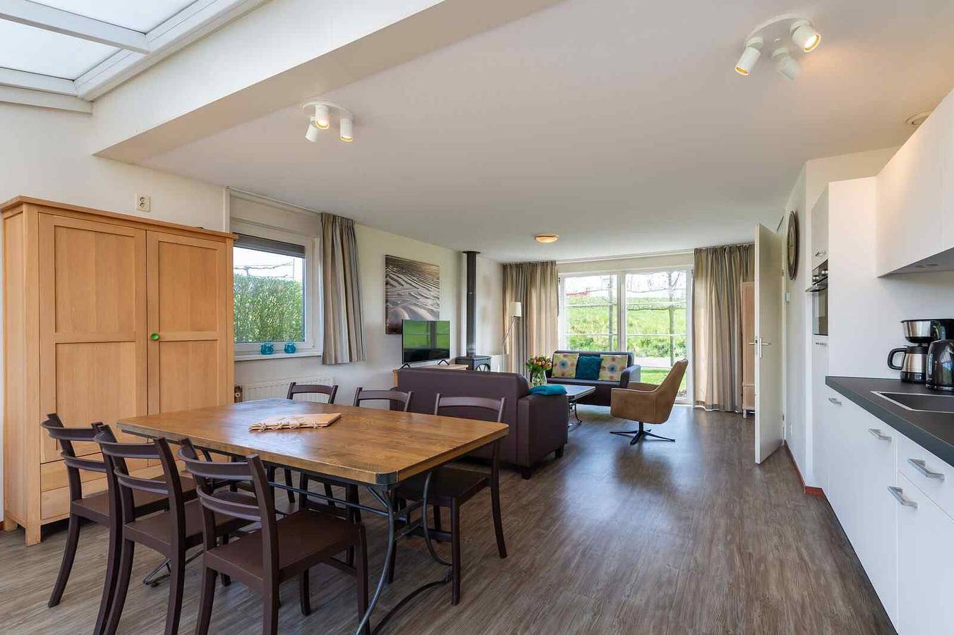Geräumige Villa für 6 Personen mit Holzofen in Hoofdplaat in Hoofdplaat, Zeeuwse Kust