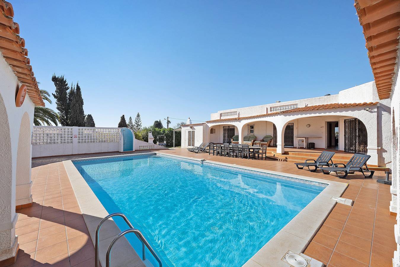 Villa Brisa do Mar com vista para o mar, piscina, jardim e Wi-Fi in Carvoeiro, Lagoa
