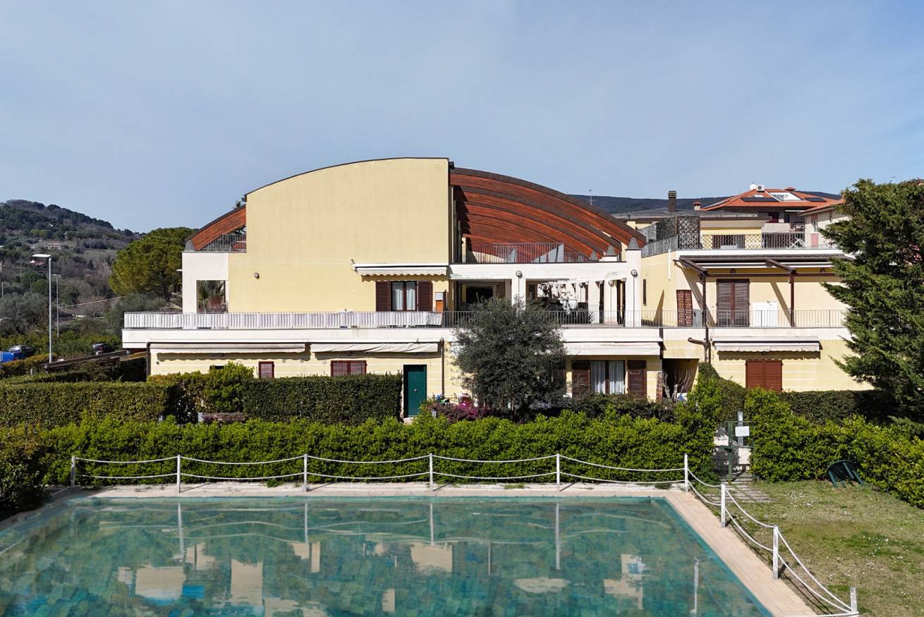 Appartamento intero, N098 - Numana, nuovo trilocale con giardino in residence con piscina in Numana, Riviera del Conero