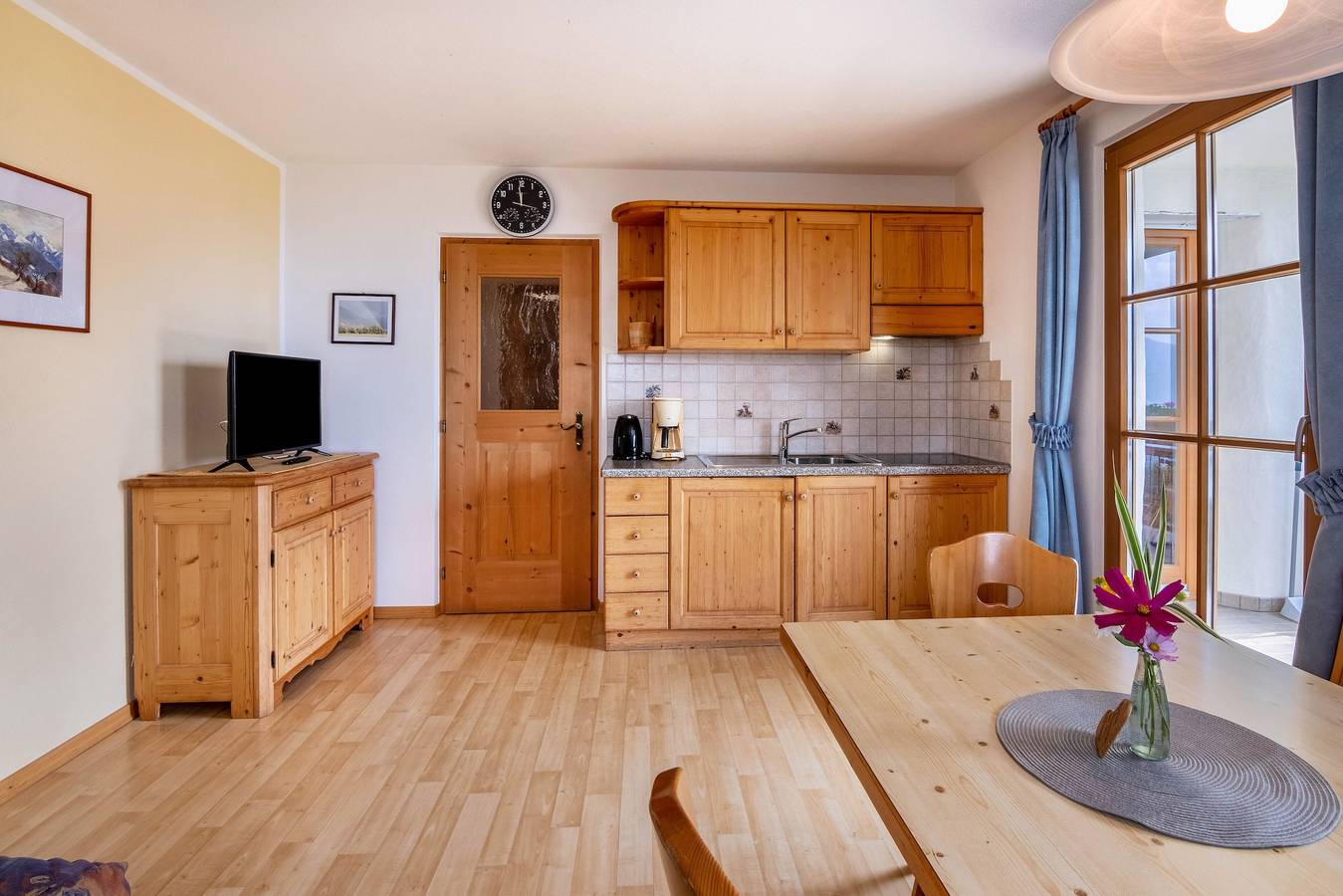 Entire apartment, Apartment 'Patztauhof Ortlerblick' with Mountain View, Private Terrace and Wi-Fi in Schluderns, Saldurkamm