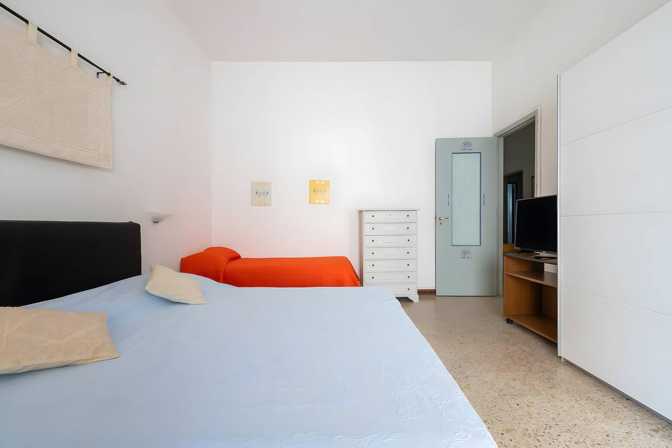 Camera 'Levante' con Balcone, Wi-Fi e Aria Condizionata in Sant'Antioco Città, Sant'Antioco