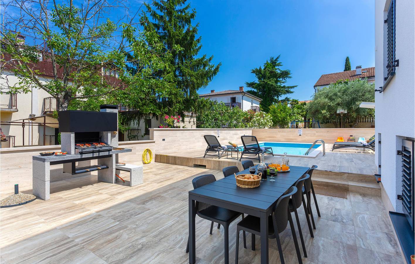 Ganze Ferienwohnung, Ferienwohnung für 5 Personen mit Pool in Malinska, Krk