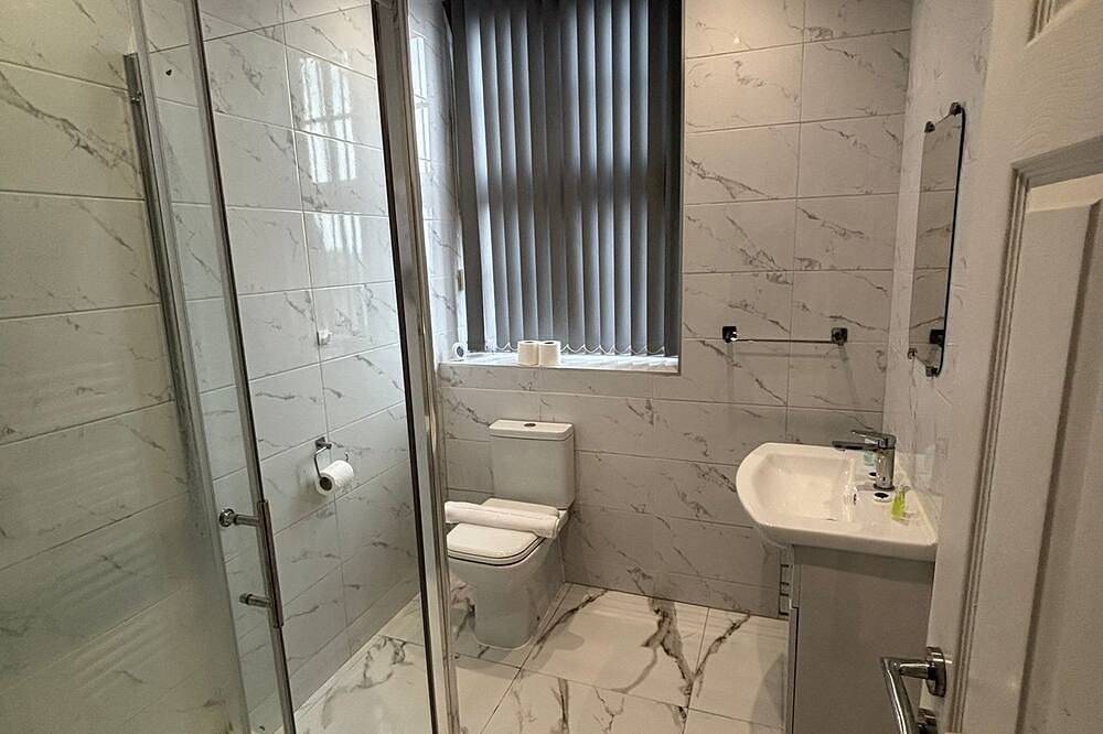 Entire apartment, Elegant 2-Bedroom Apartment in Bolton – Prime Location in Bolton, Greater Manchester