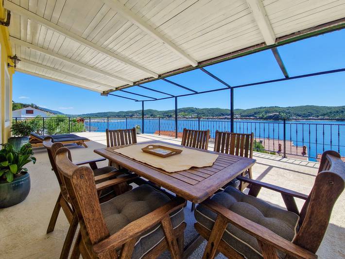 Ferienwohnung für 6 Personen, mit Terrasse und Garten in Lopar