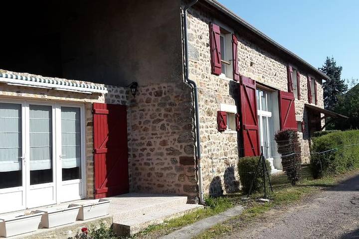 Cottage pour 8 personnes, avec vue et terrasse à Sainte-Magnance