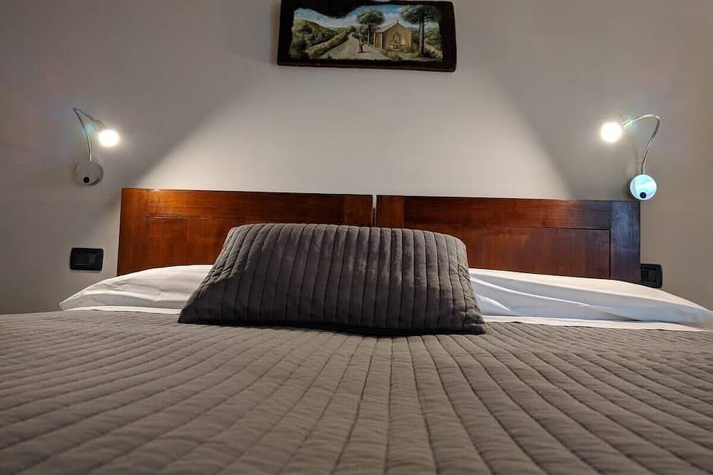 Villa La Cascata with swimming pool in Chiusi, Chianti