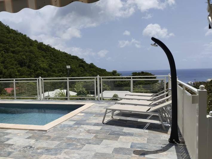 Location de vacances pour 6 personnes, avec terrasse ainsi que piscine et vue à Gourbeyre - 4