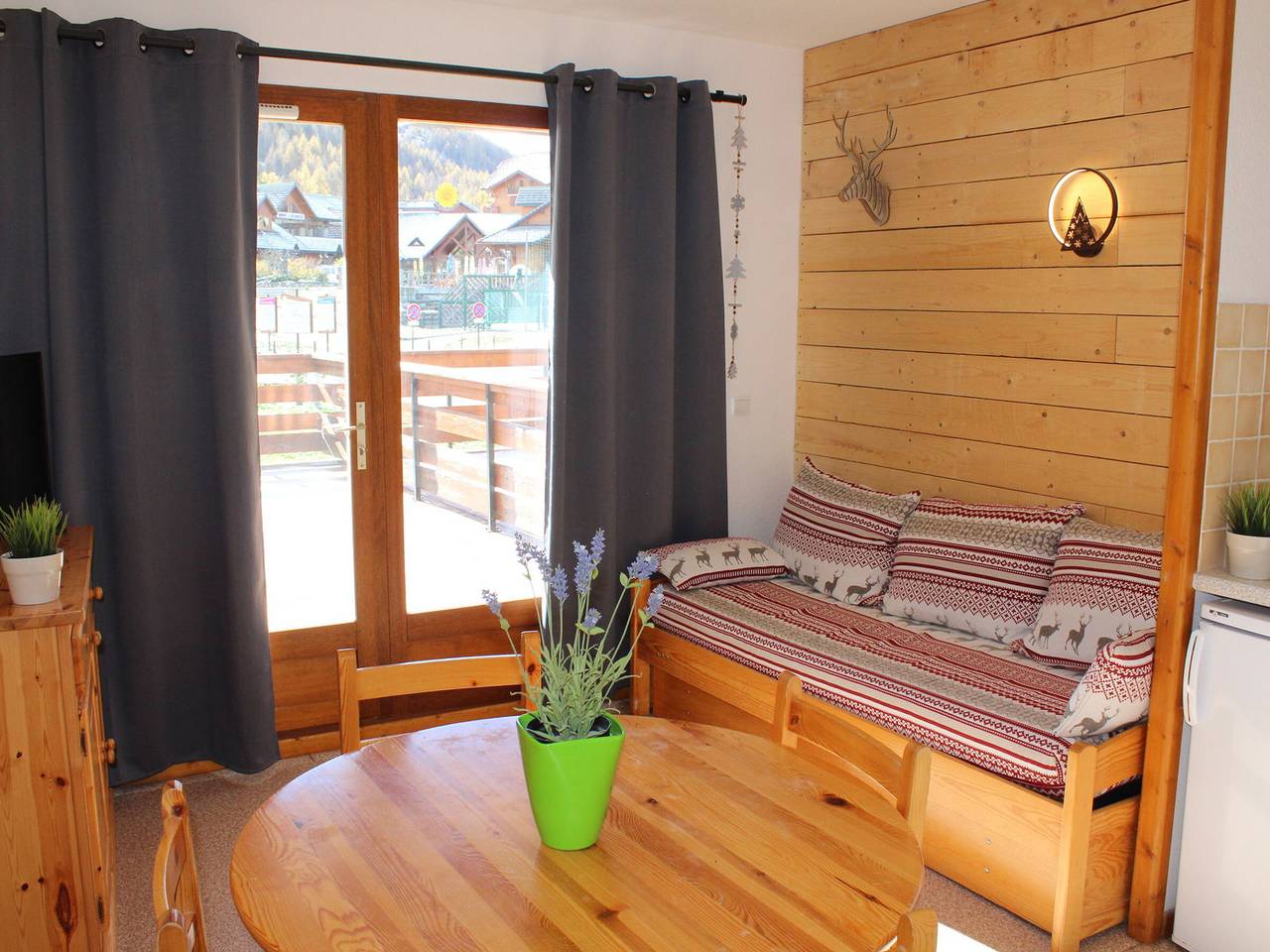 Appartement entier, Appartement pour 4 à La Joue du Loup - Grande terrasse exposée sud, au pied des pistes in La Joue du Loup, Le Dévoluy