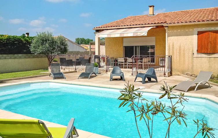 Location de vacances pour 6 personnes, avec terrasse et piscine à Montfrin - 3