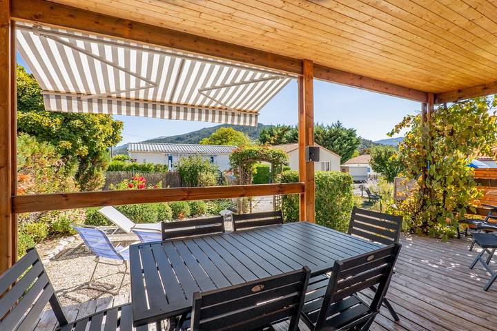 Chalet 'Castellane' con vistas a la montaña, piscina compartida y wifi in Castellane, Región de Castellane
